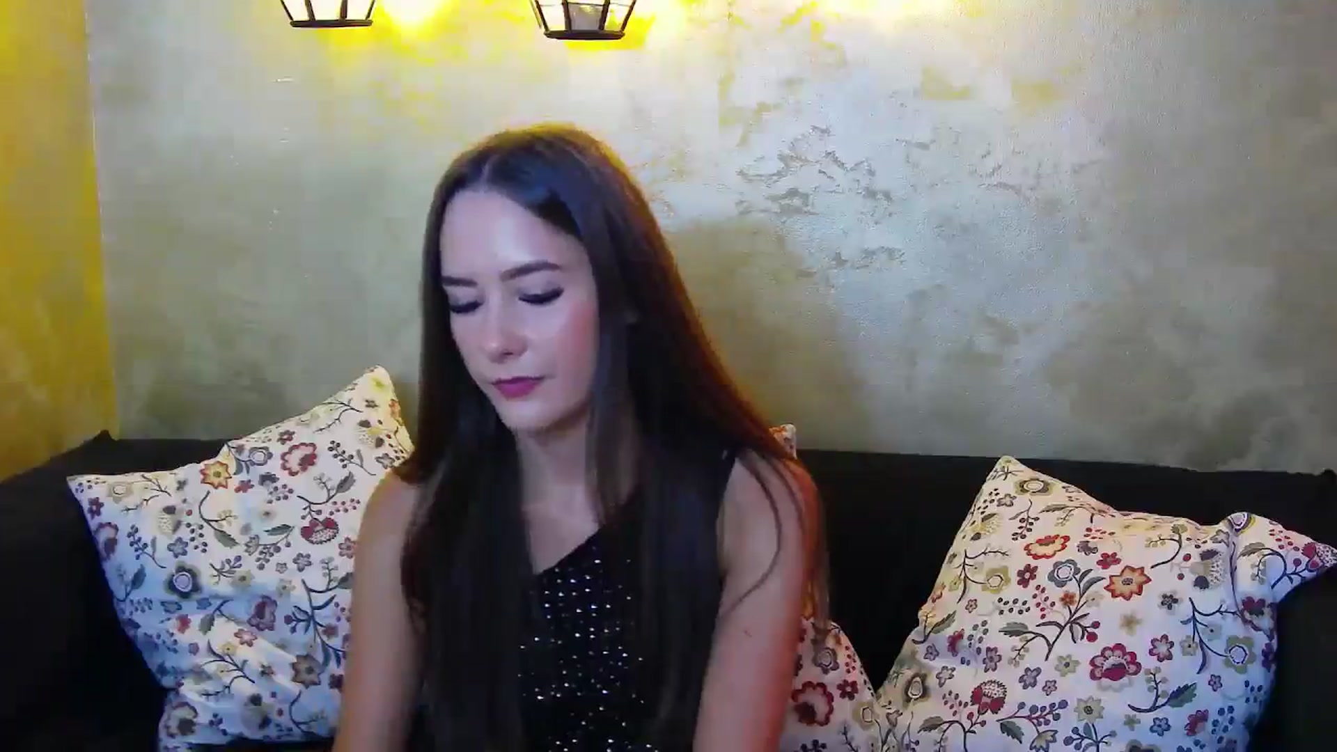 Gallery image thumbnail from Radiance's myfreecams stream on, 08/07/2024, 14:46 image 19 of 20