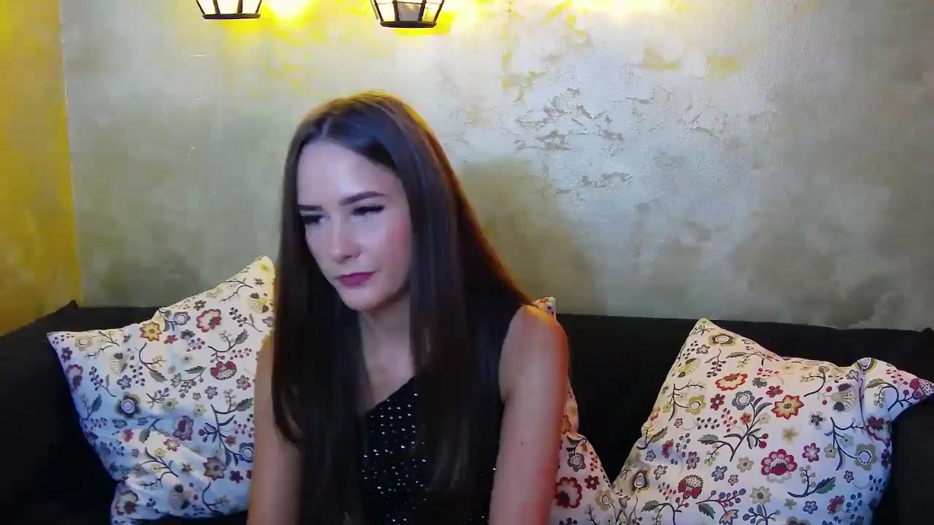 Gallery image thumbnail from Radiance's myfreecams stream on, 08/07/2024, 14:46 image 15 of 20