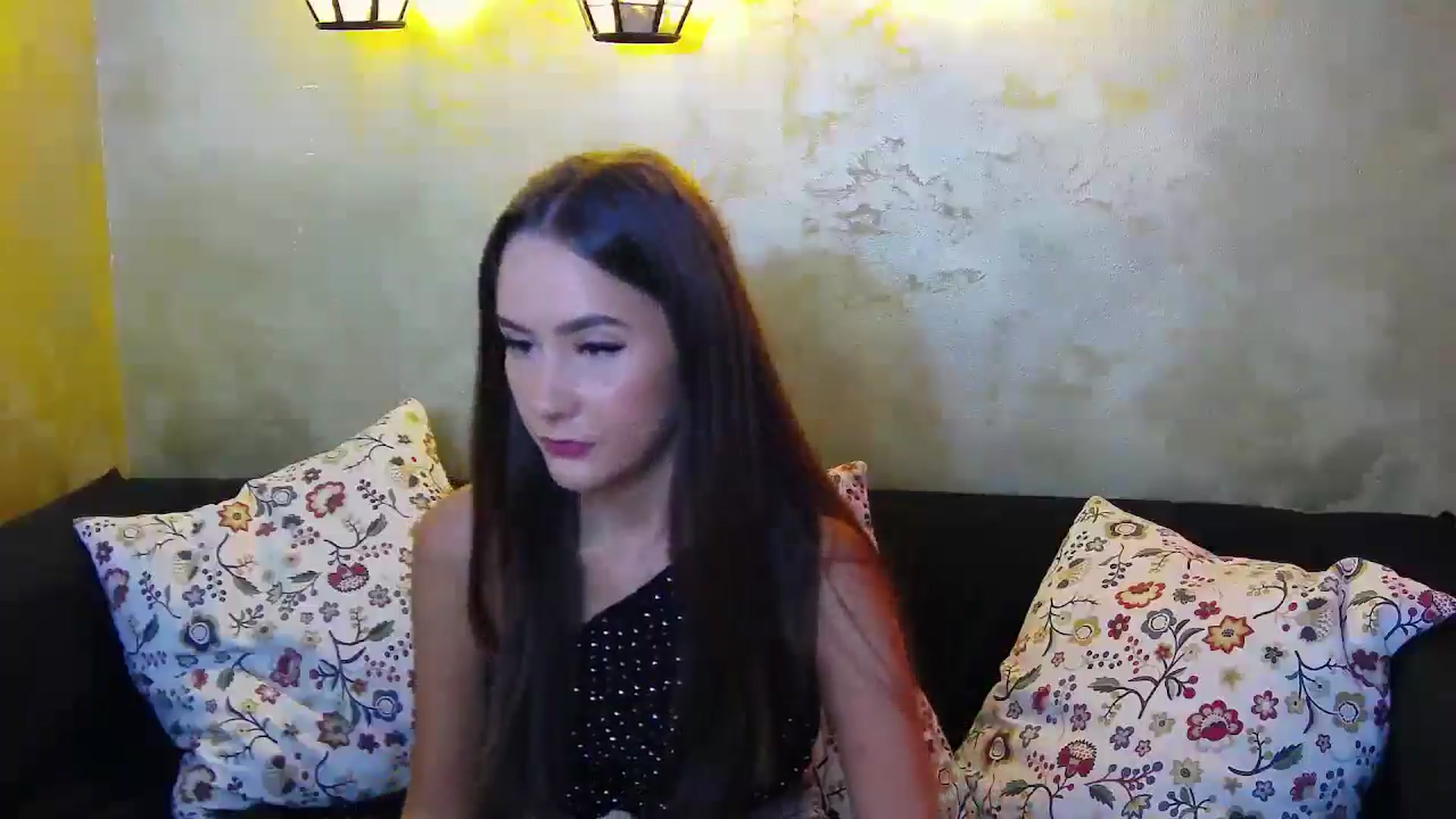 Gallery image thumbnail from Radiance's myfreecams stream on, 08/07/2024, 14:46 image 2 of 20