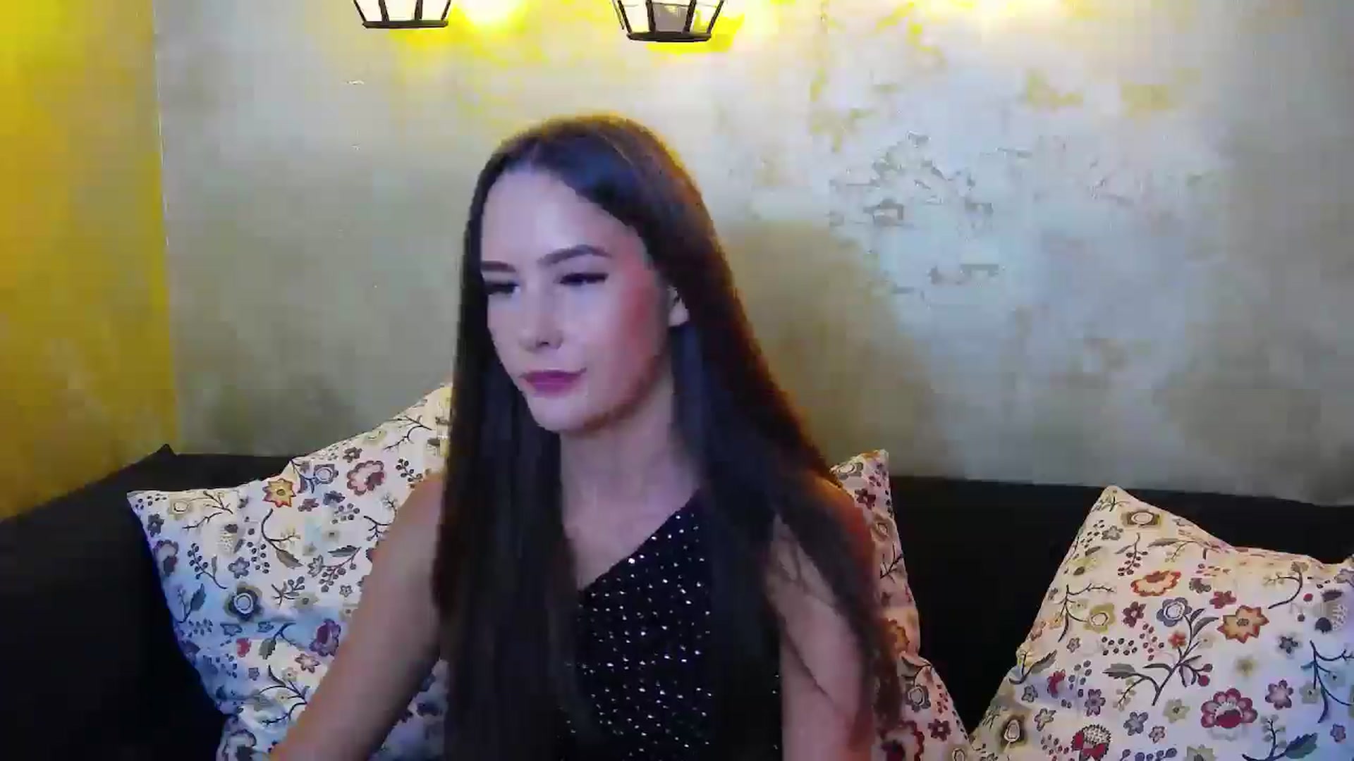 Gallery image thumbnail from Radiance's myfreecams stream on, 08/07/2024, 15:52 image 8 of 20