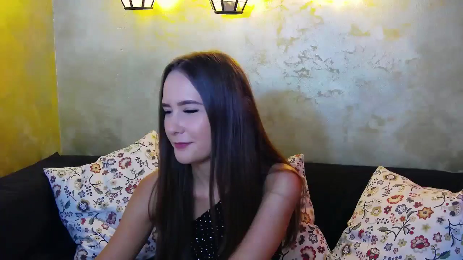 Gallery image thumbnail from Radiance's myfreecams stream on, 08/07/2024, 15:52 image 12 of 20