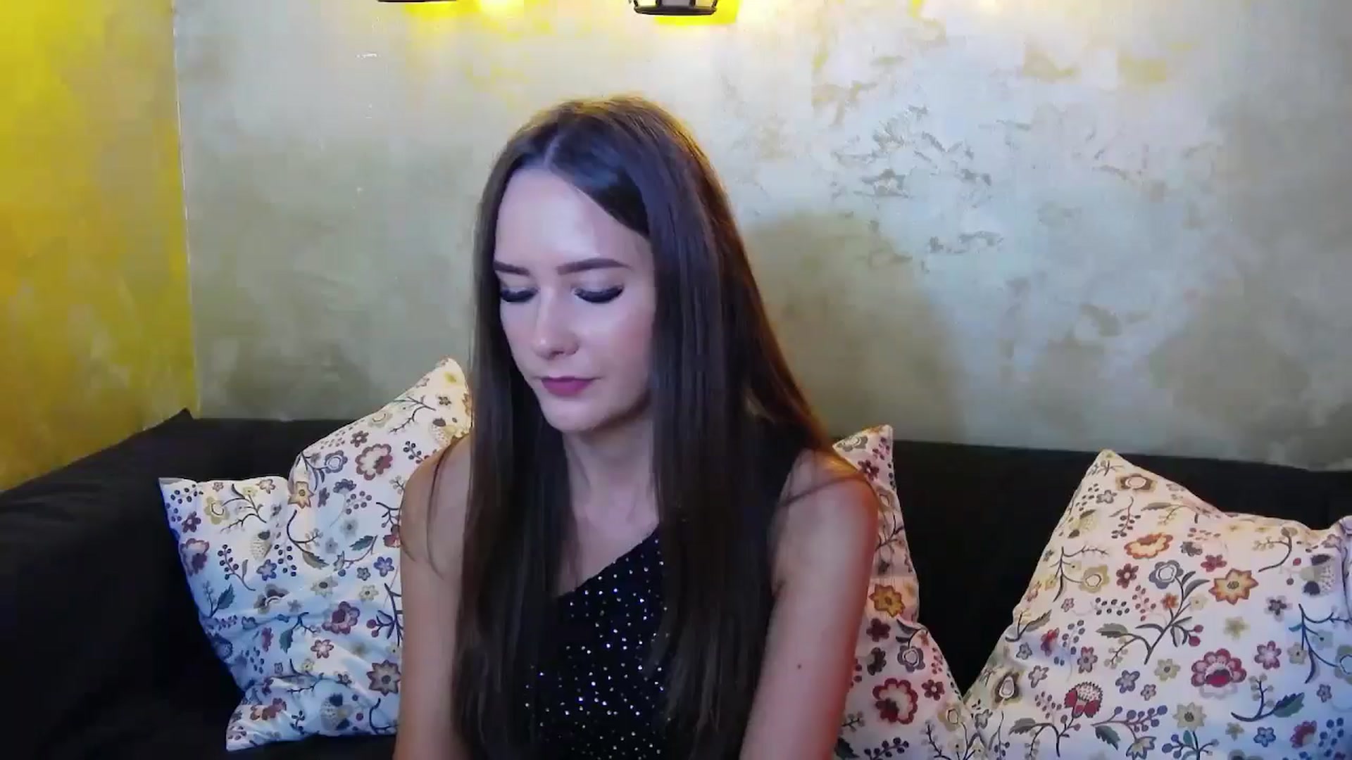 Gallery image thumbnail from Radiance's myfreecams stream on, 08/07/2024, 16:58 image 17 of 20