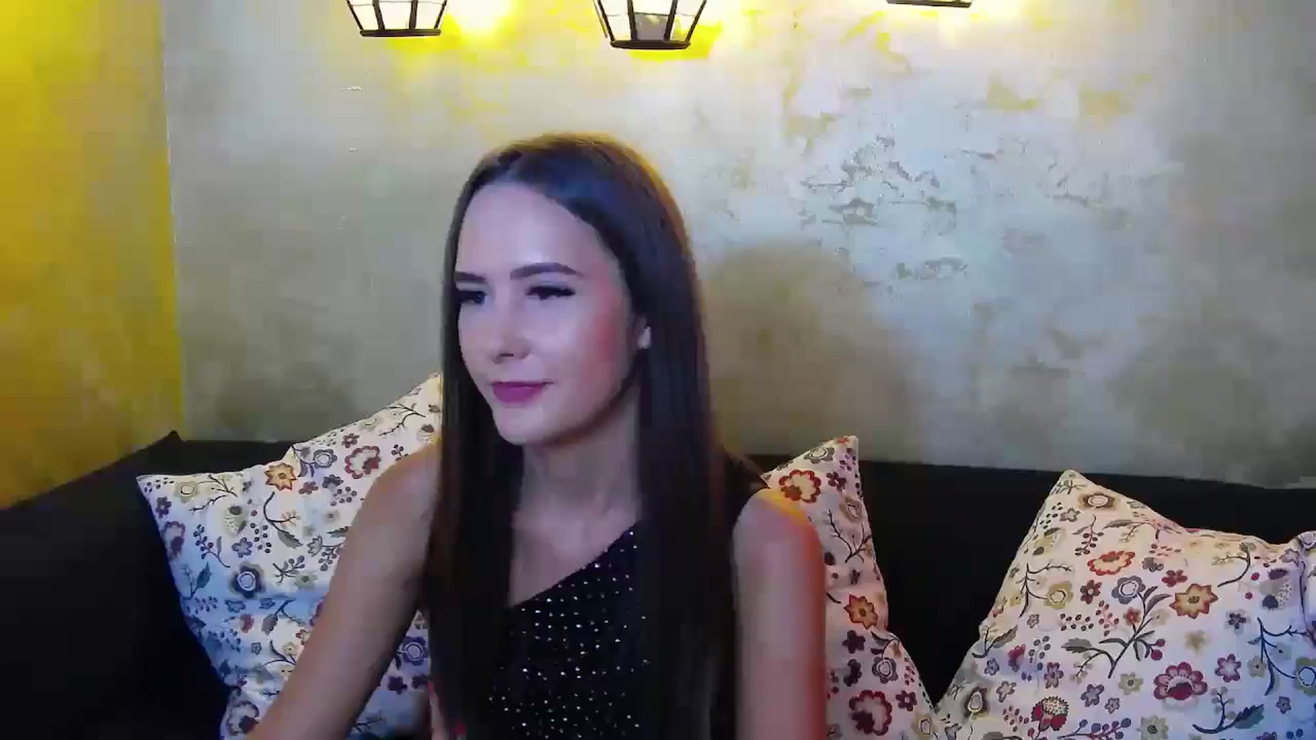 Gallery image thumbnail from Radiance's myfreecams stream on, 08/07/2024, 16:58 image 3 of 20