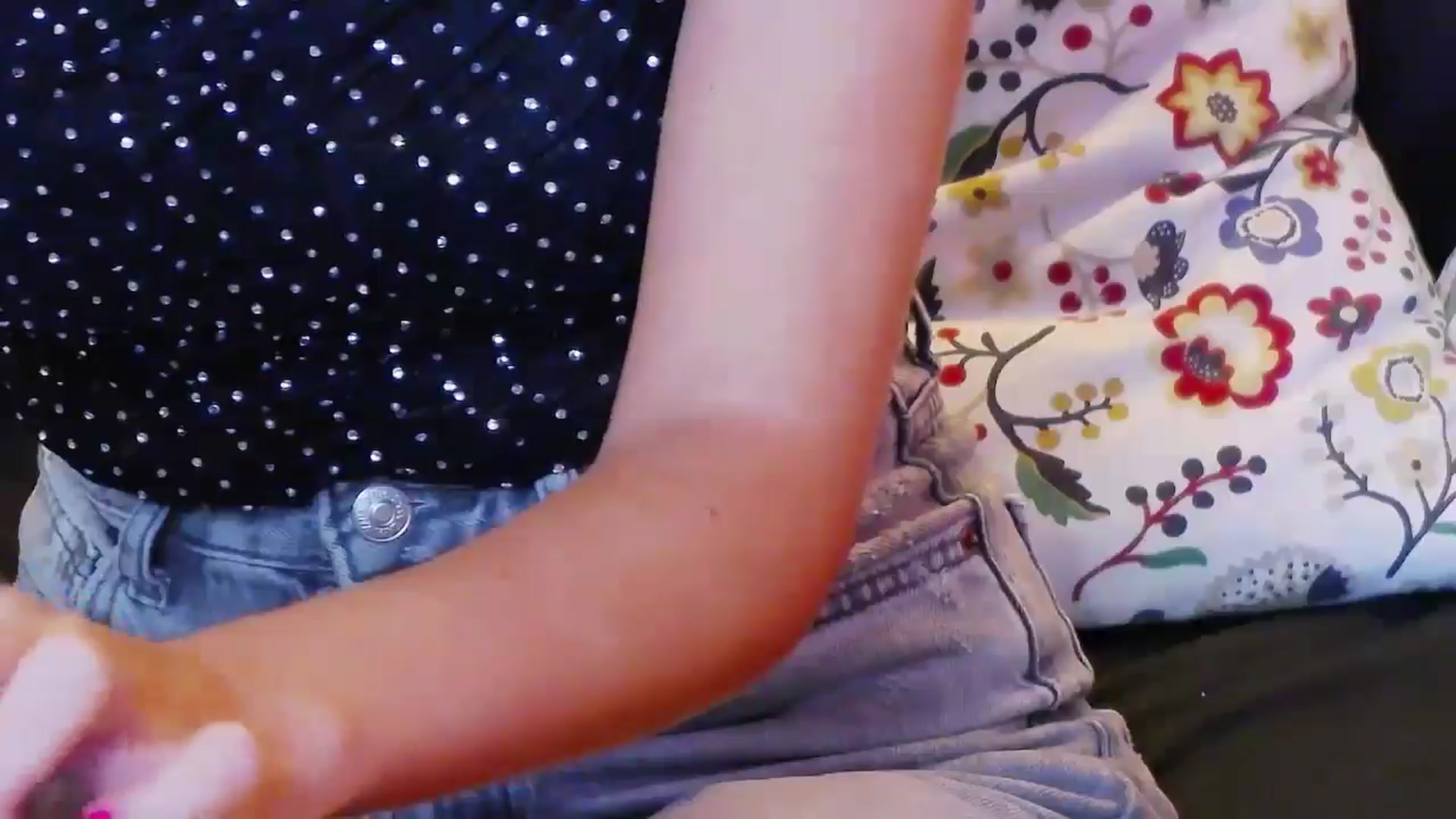 Gallery image thumbnail from Radiance's myfreecams stream on, 08/07/2024, 21:09 image 6 of 20