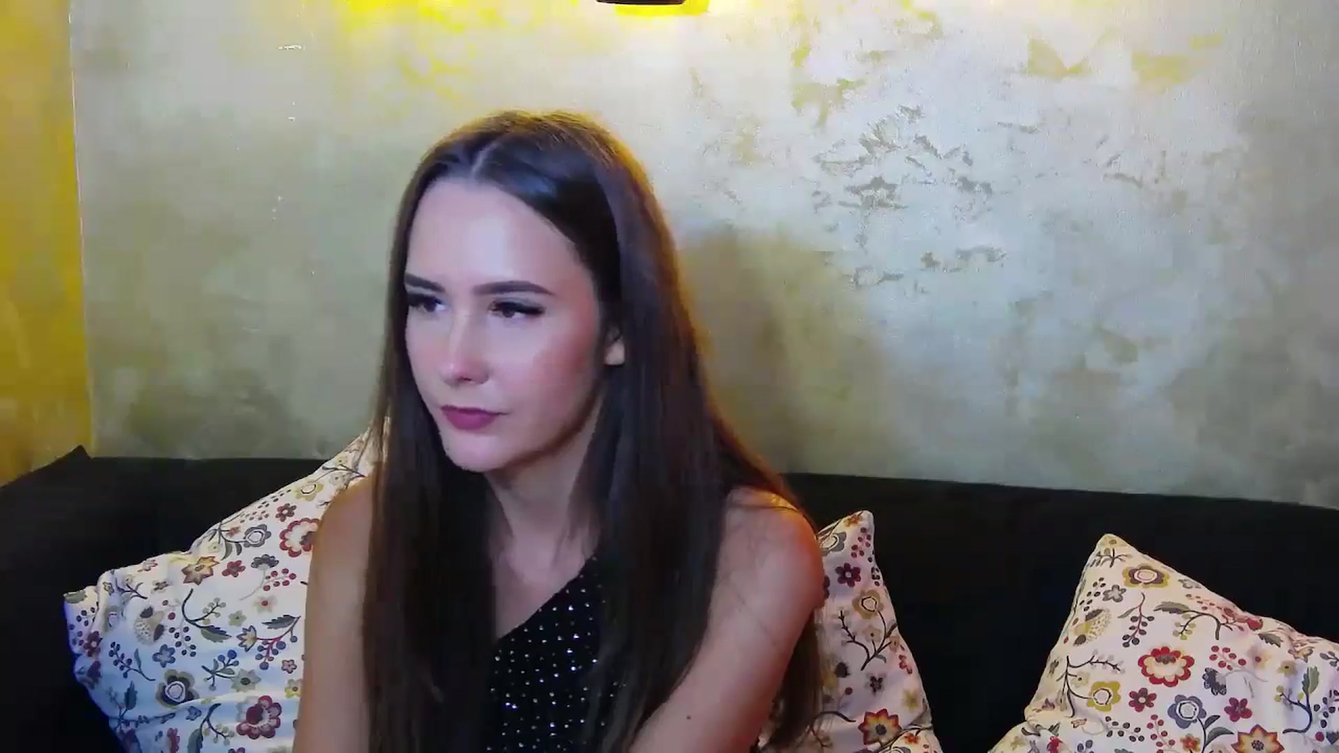Gallery image thumbnail from Radiance's myfreecams stream on, 08/07/2024, 21:09 image 14 of 20