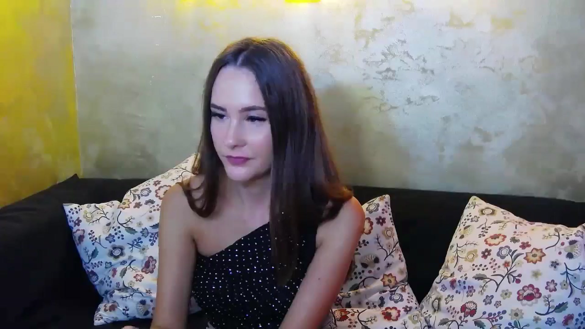 Gallery image thumbnail from Radiance's myfreecams stream on, 08/07/2024, 21:09 image 3 of 20