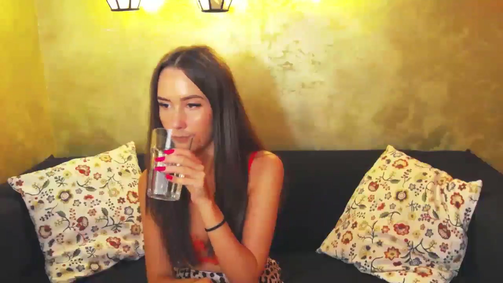 Gallery image thumbnail from Radiance's myfreecams stream on, 08/12/2024, 18:36 image 2 of 20