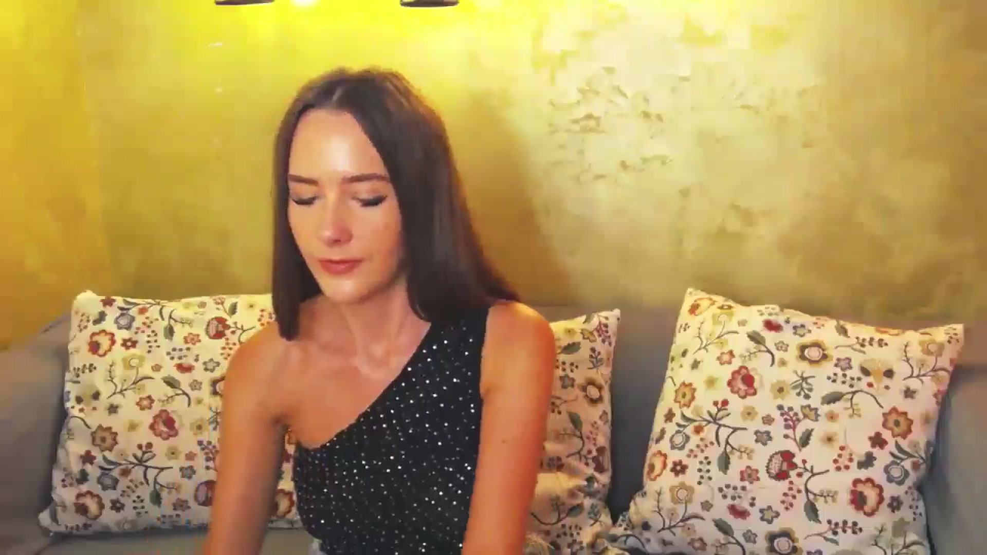 Gallery image thumbnail from Radiance's myfreecams stream on, 08/13/2024, 14:58 image 14 of 20