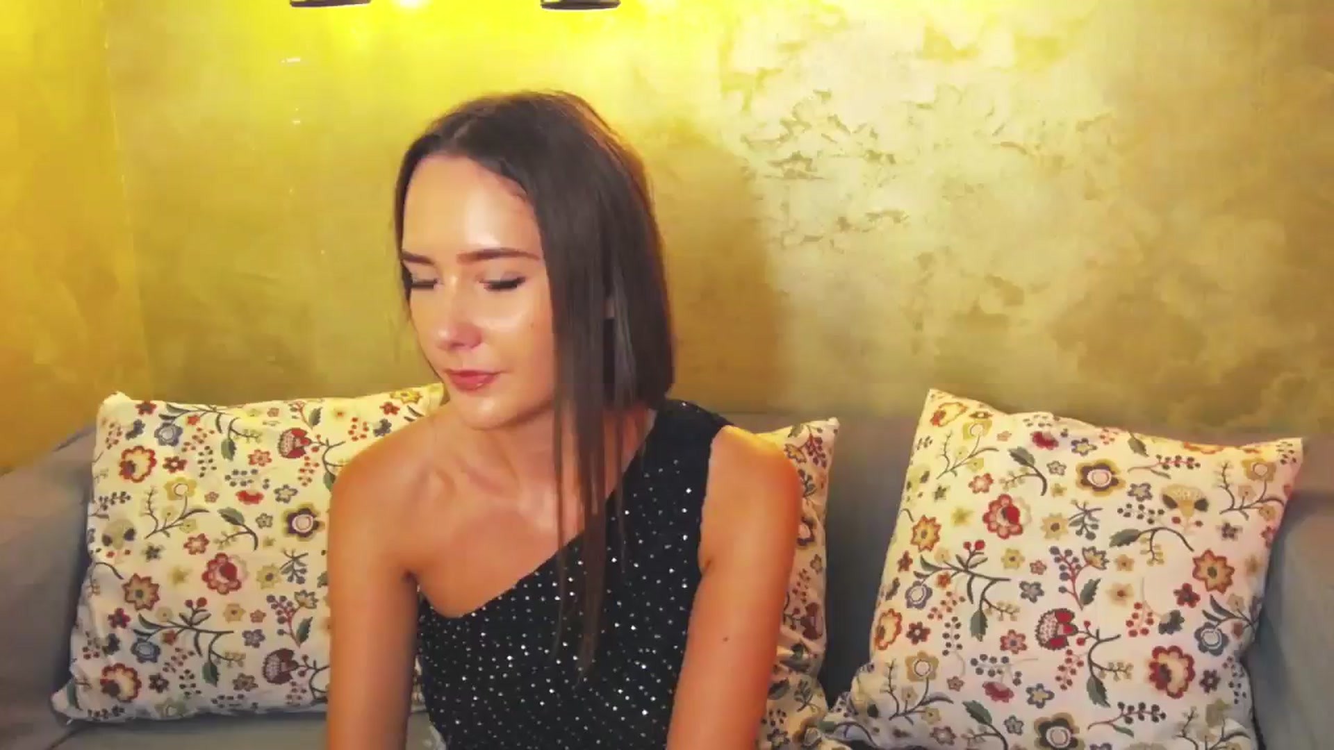 Gallery image thumbnail from Radiance's myfreecams stream on, 08/13/2024, 14:58 image 15 of 20