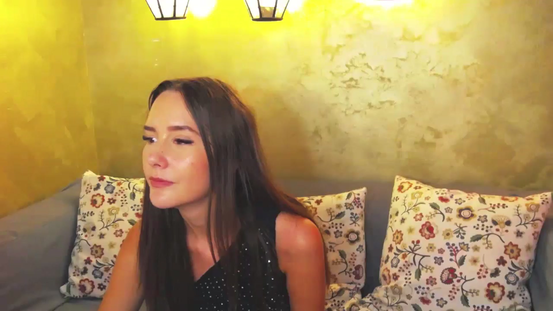 Gallery image thumbnail from Radiance's myfreecams stream on, 08/13/2024, 19:17 image 19 of 20