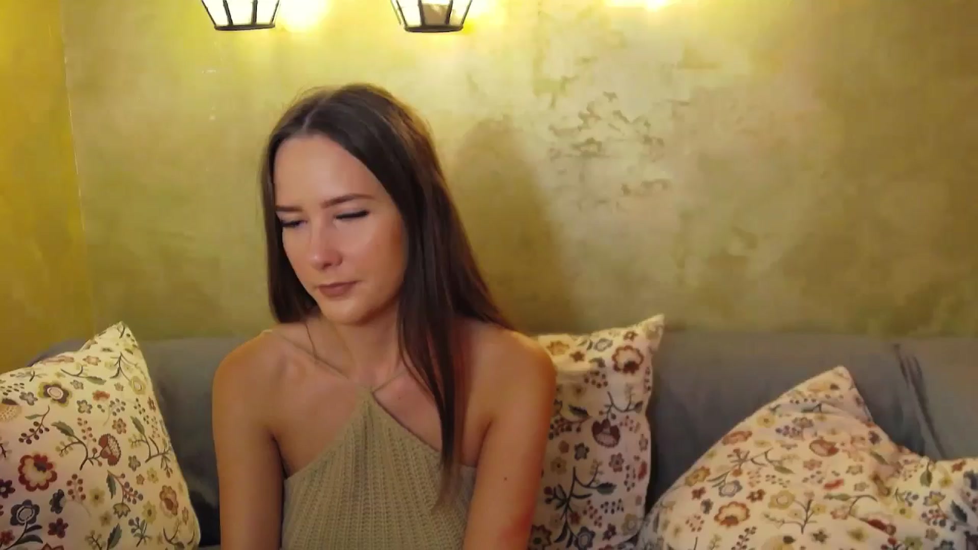 Gallery image thumbnail from Radiance's myfreecams stream on, 08/14/2024, 14:17 image 13 of 20