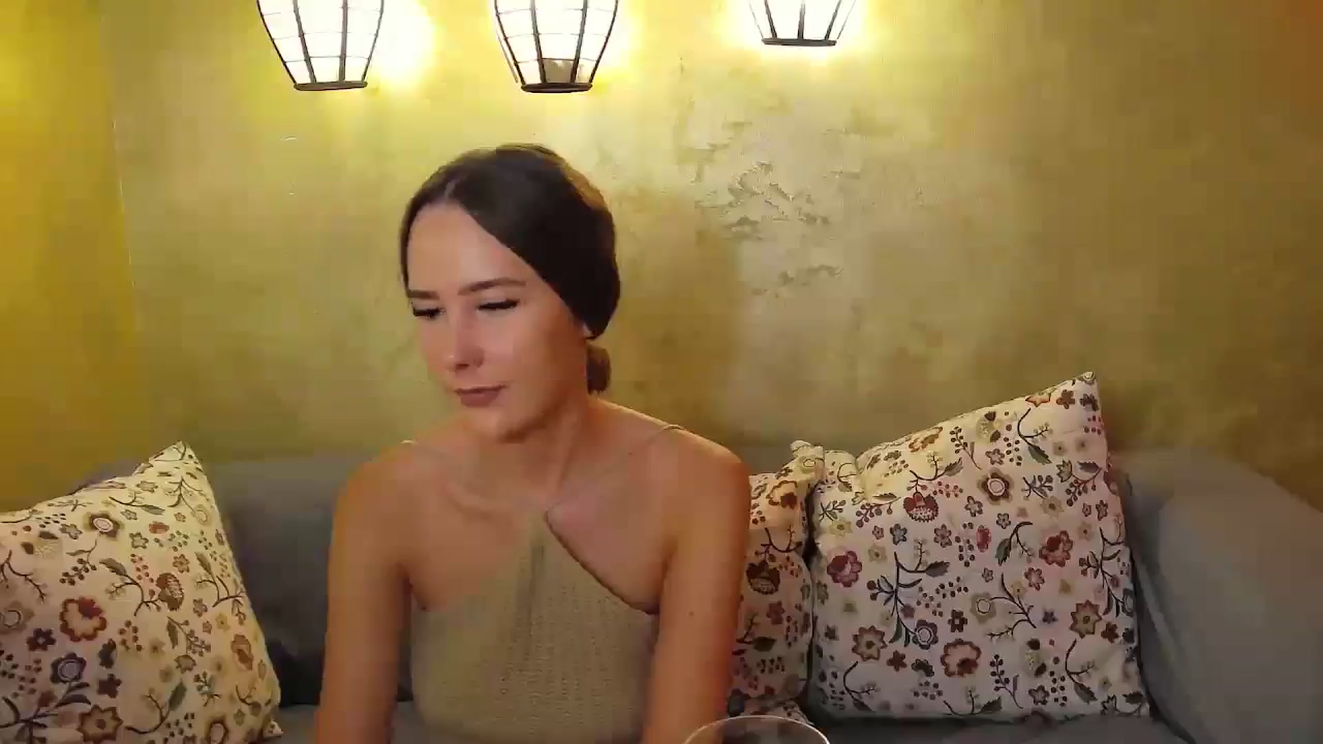 Gallery image thumbnail from Radiance's myfreecams stream on, 08/14/2024, 14:50 image 10 of 20
