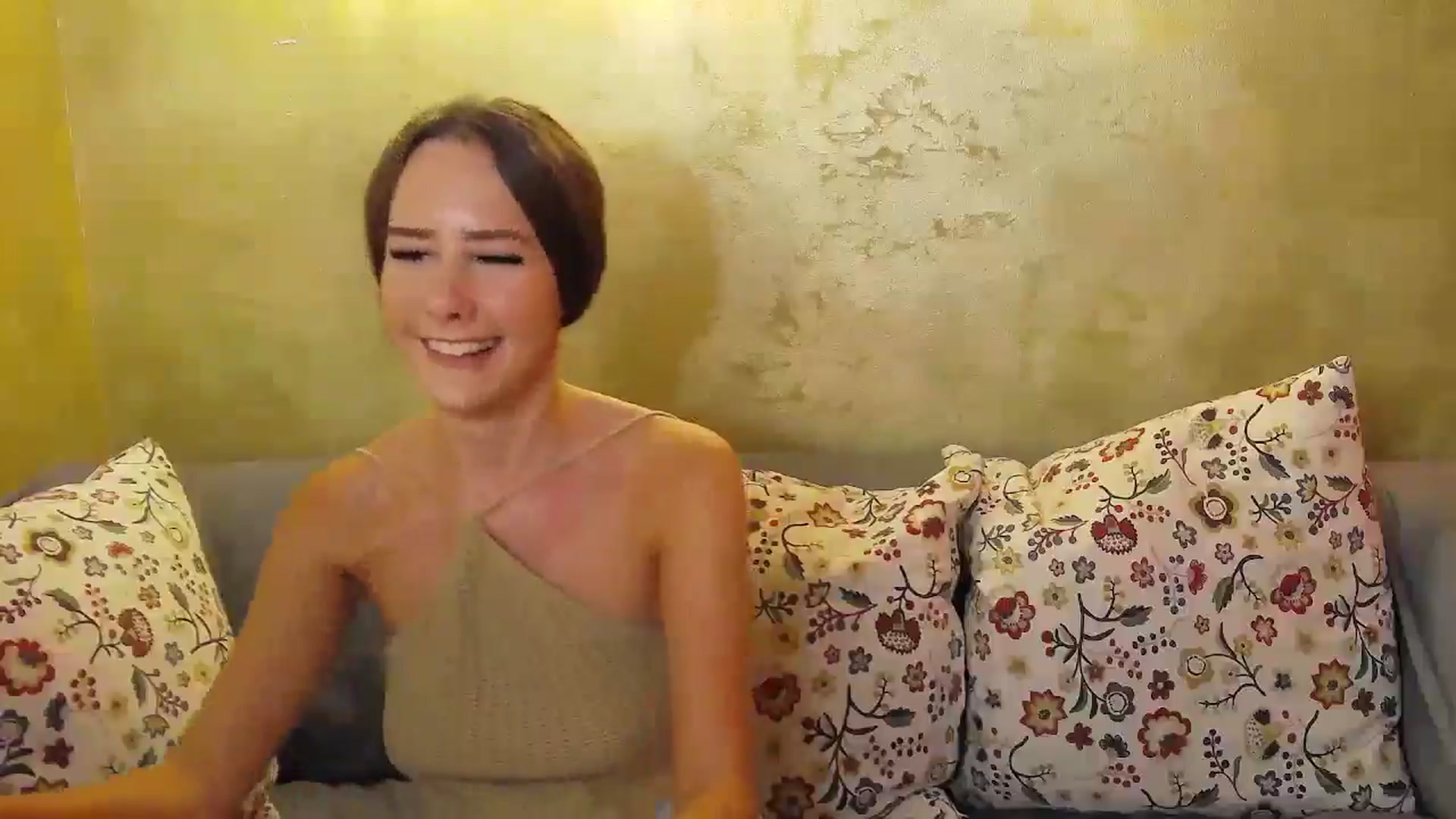 Gallery image thumbnail from Radiance's myfreecams stream on, 08/14/2024, 15:40 image 18 of 20