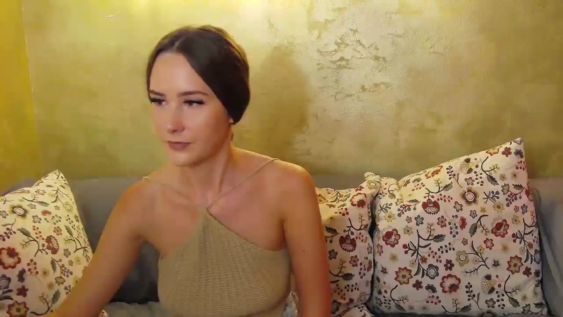 Gallery image thumbnail from Radiance's myfreecams stream on, 08/14/2024, 15:40 image 8 of 20