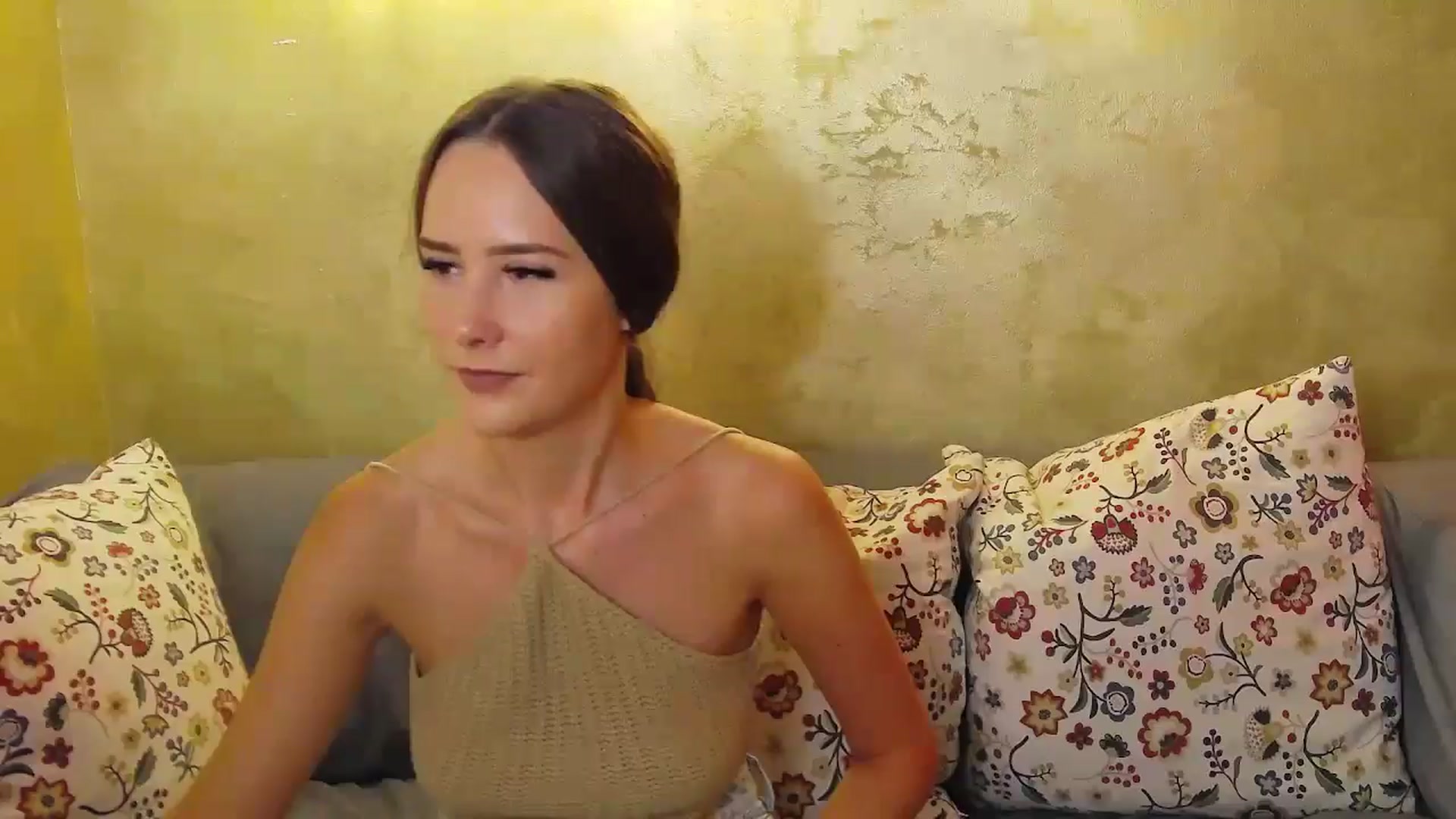 Gallery image thumbnail from Radiance's myfreecams stream on, 08/14/2024, 15:40 image 13 of 20