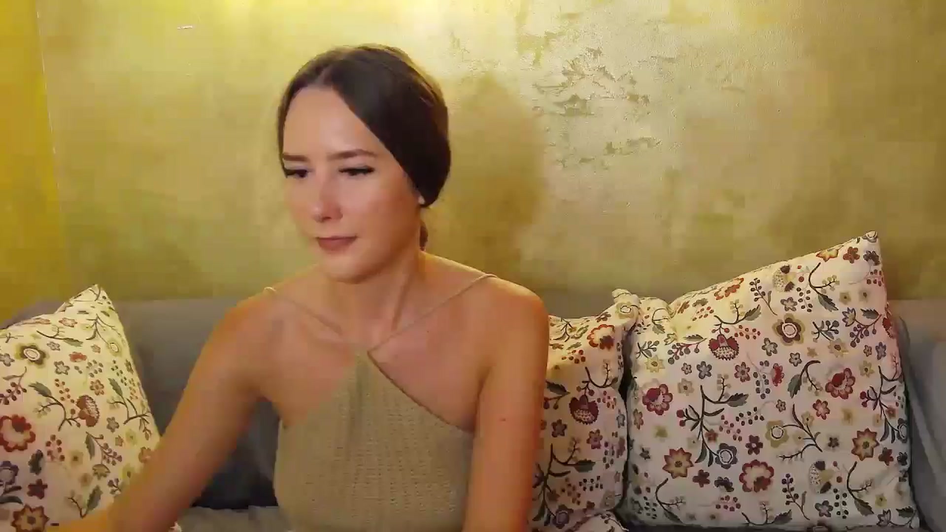 Gallery image thumbnail from Radiance's myfreecams stream on, 08/14/2024, 15:40 image 11 of 20