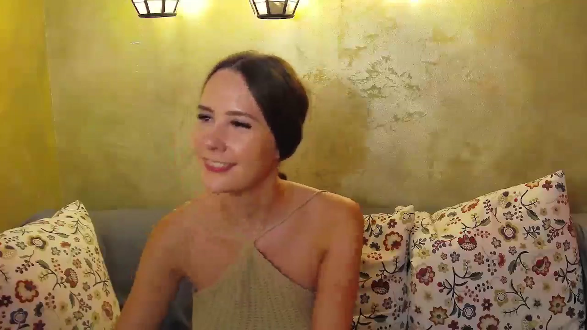 Gallery image thumbnail from Radiance's myfreecams stream on, 08/14/2024, 17:17 image 16 of 20