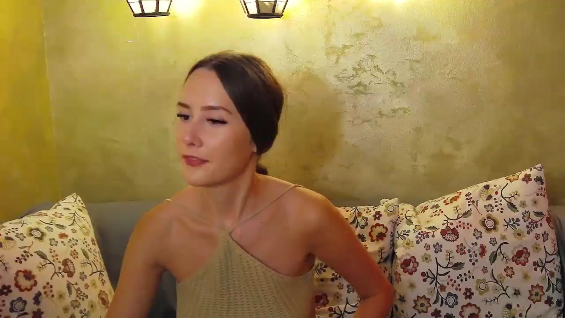 Gallery image thumbnail from Radiance's myfreecams stream on, 08/14/2024, 17:17 image 14 of 20