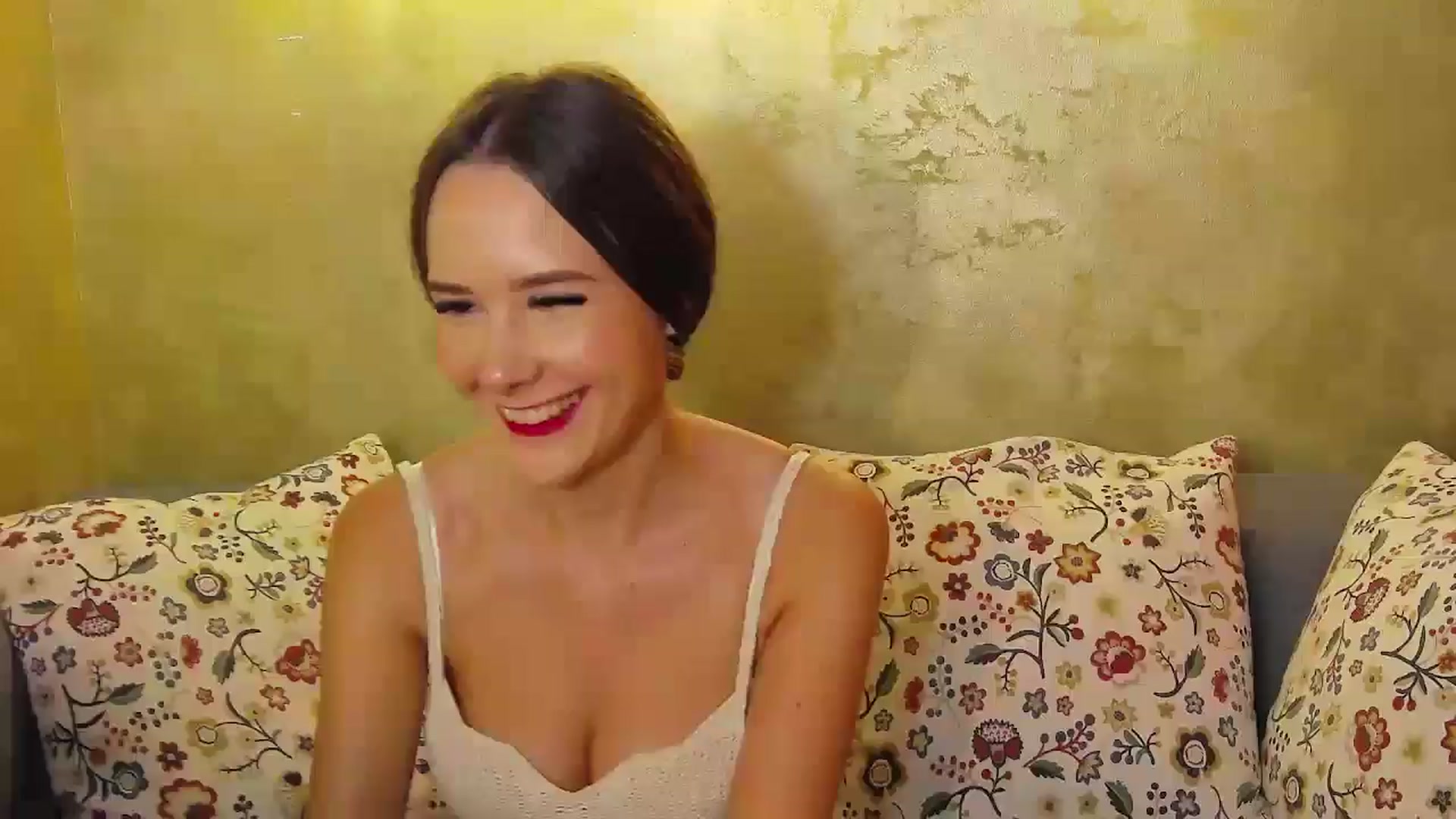 Gallery image thumbnail from Radiance's myfreecams stream on, 08/21/2024, 13:39 image 16 of 20