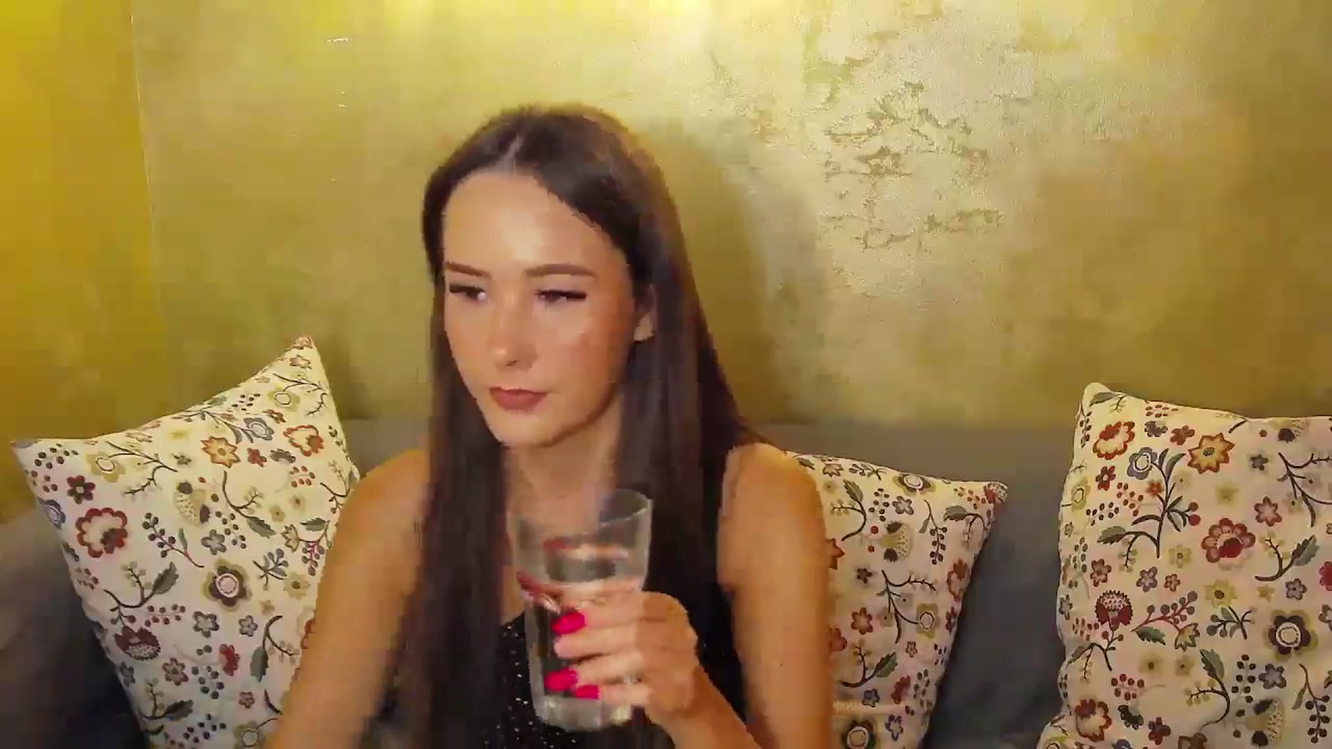 Gallery image thumbnail from Radiance's myfreecams stream on, 08/22/2024, 14:39 image 12 of 20