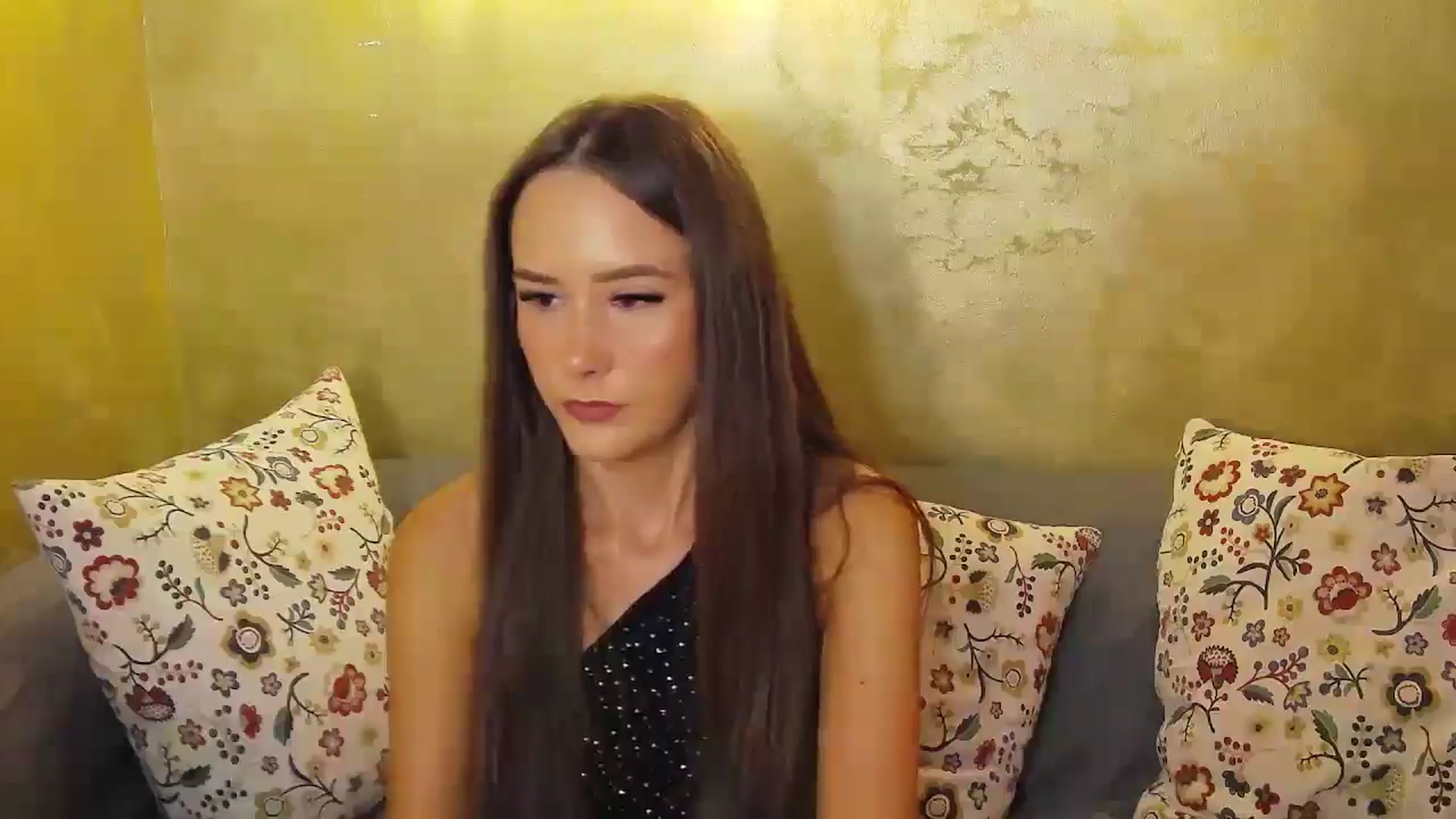 Gallery image thumbnail from Radiance's myfreecams stream on, 08/22/2024, 14:39 image 14 of 20