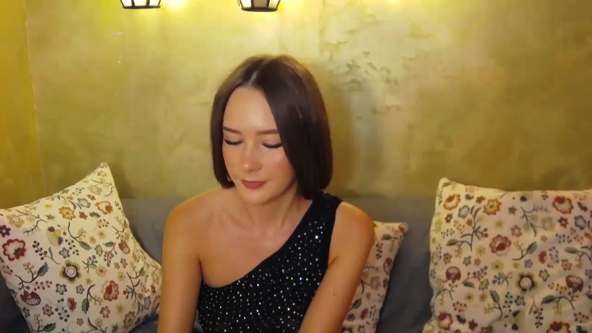 Gallery image thumbnail from Radiance's myfreecams stream on, 08/22/2024, 14:39 image 17 of 20