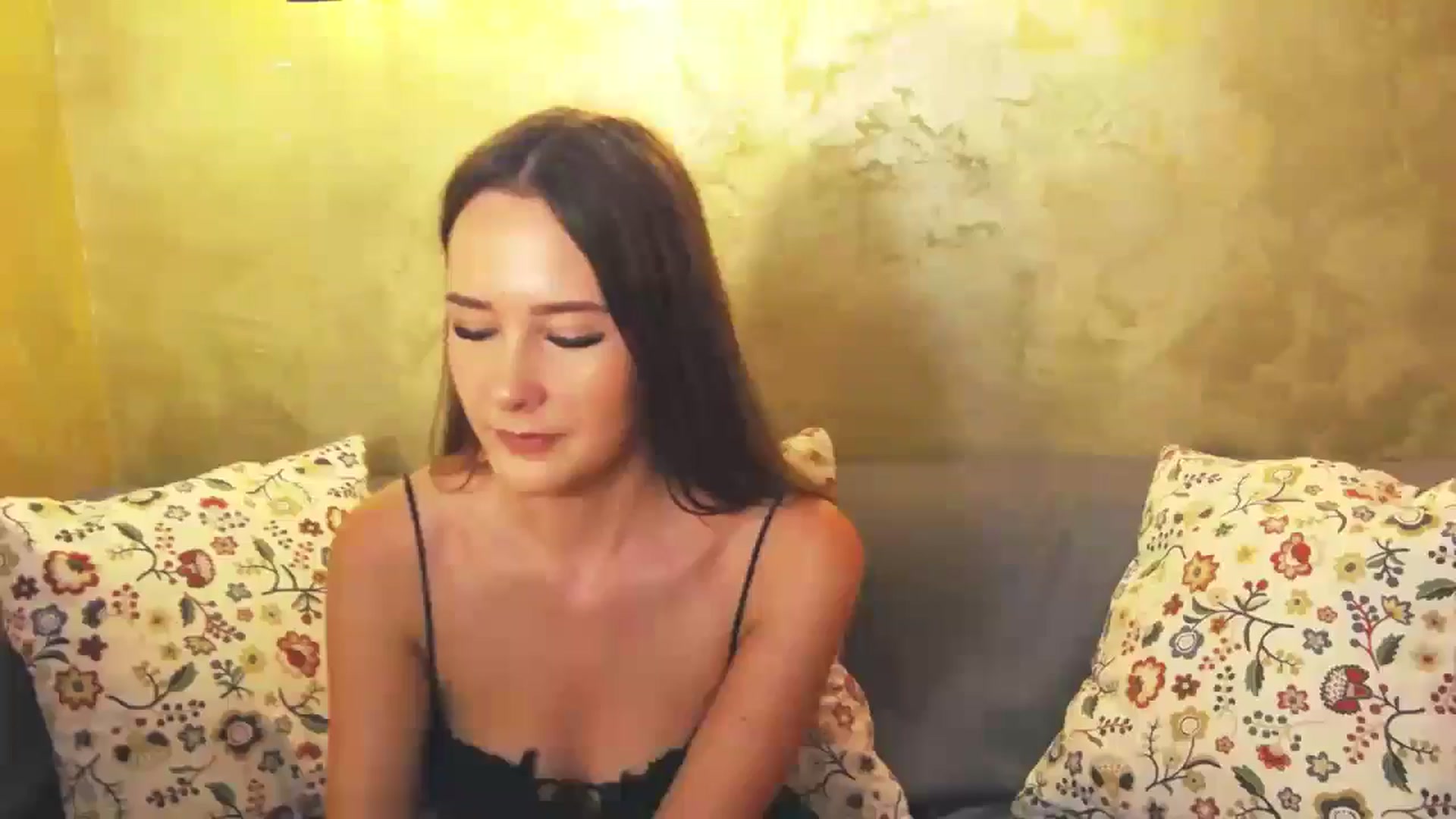 Gallery image thumbnail from Radiance's myfreecams stream on, 08/26/2024, 15:17 image 6 of 20