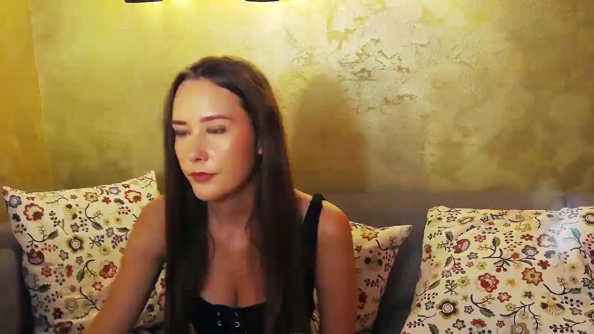 Gallery image thumbnail from Radiance's myfreecams stream on, 08/30/2024, 15:51 image 10 of 20