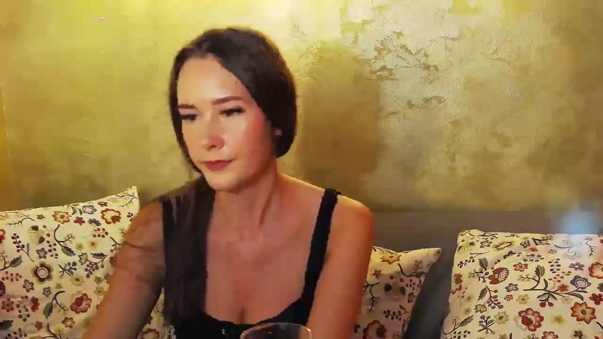 Gallery image thumbnail from Radiance's myfreecams stream on, 08/30/2024, 15:51 image 14 of 20