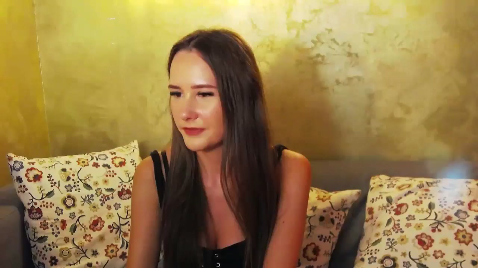 Gallery image thumbnail from Radiance's myfreecams stream on, 08/30/2024, 17:07 image 6 of 20