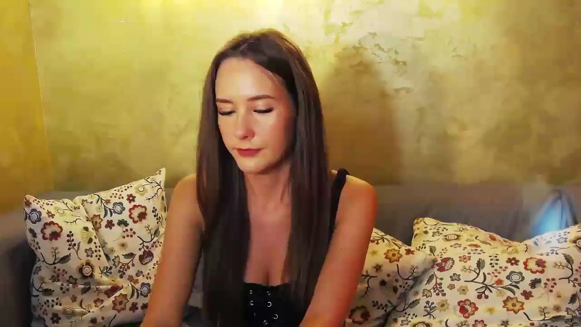 Gallery image thumbnail from Radiance's myfreecams stream on, 08/30/2024, 19:12 image 5 of 20
