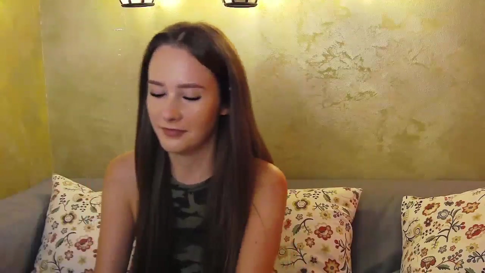 Gallery image thumbnail from Radiance's myfreecams stream on, 09/27/2024, 18:45 image 10 of 20