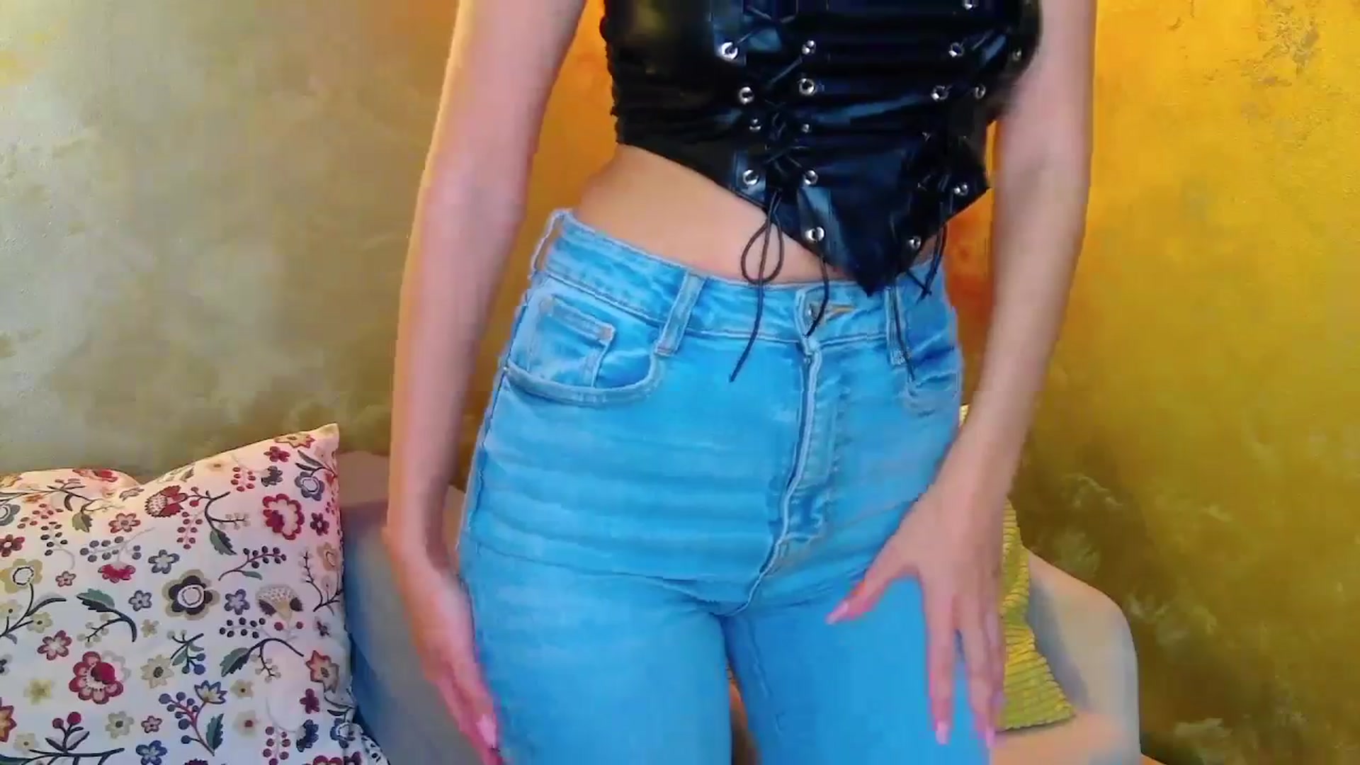 Gallery image thumbnail from Radiance's myfreecams stream on, 09/29/2024, 13:41 image 8 of 20