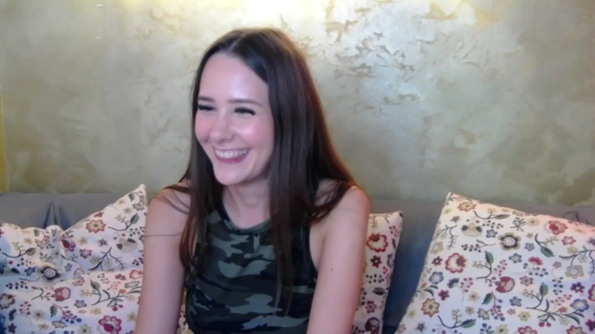Gallery image thumbnail from Radiance's myfreecams stream on, 10/08/2024, 17:43 image 19 of 20