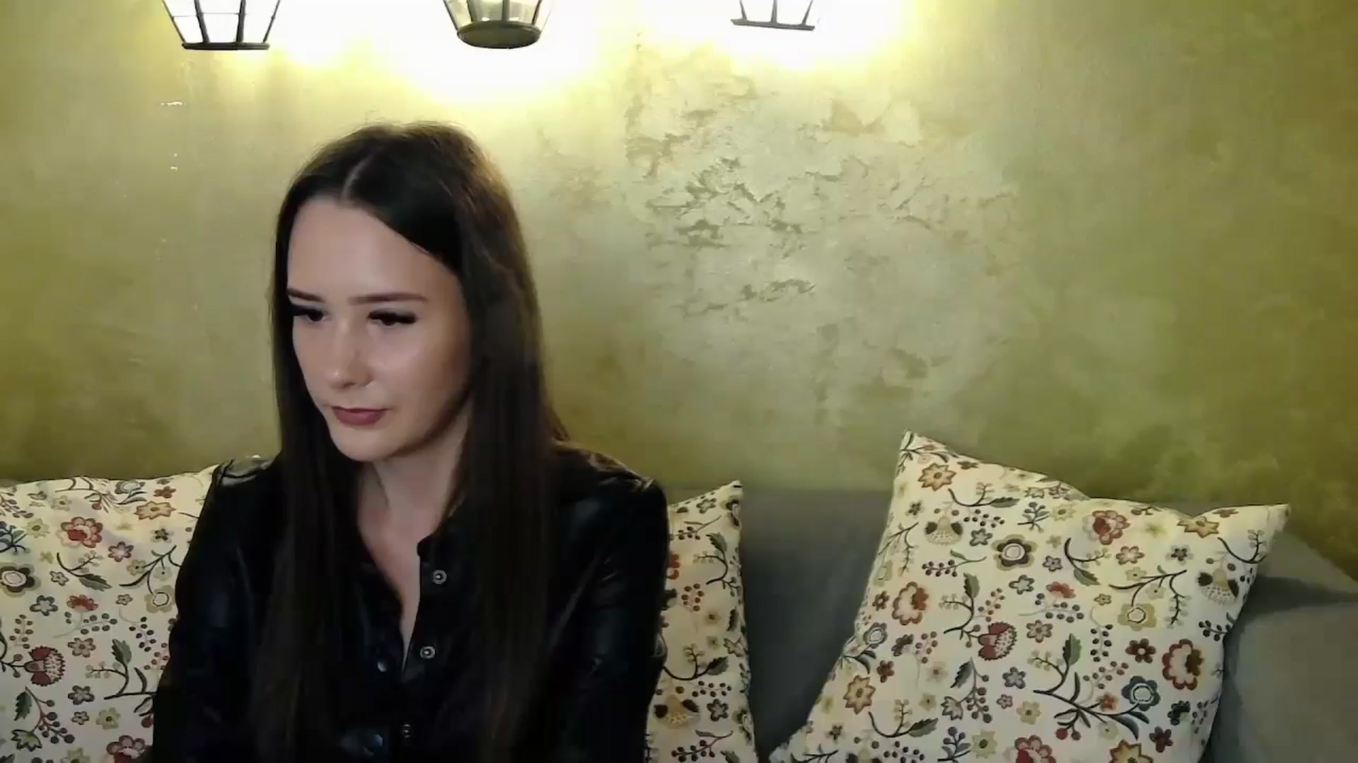 Gallery image thumbnail from Radiance's myfreecams stream on, 10/14/2024, 15:11 image 4 of 20