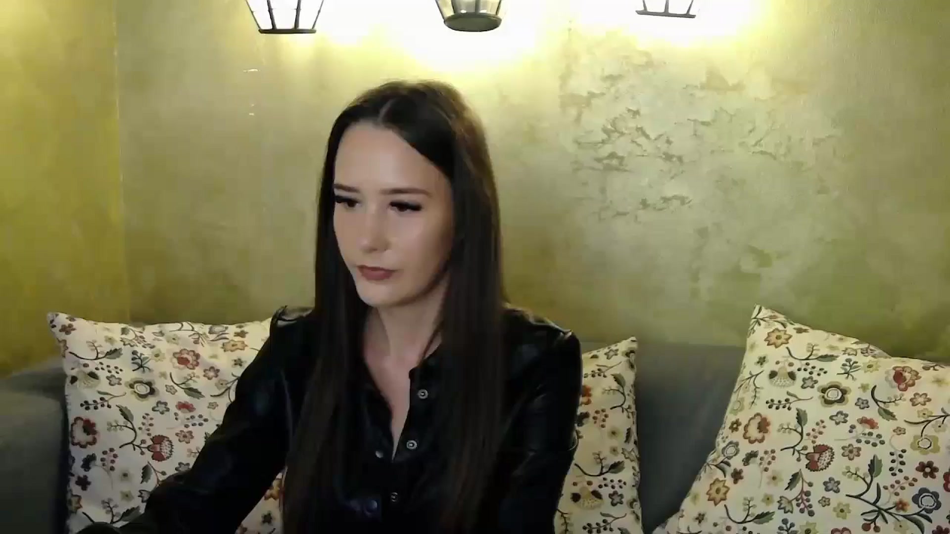 Gallery image thumbnail from Radiance's myfreecams stream on, 10/14/2024, 15:11 image 9 of 20