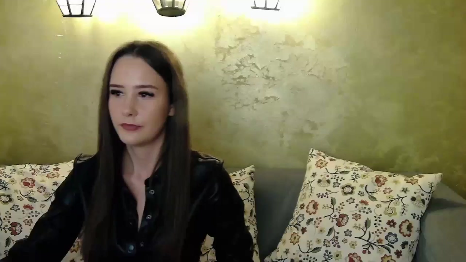 Gallery image thumbnail from Radiance's myfreecams stream on, 10/14/2024, 15:11 image 6 of 20