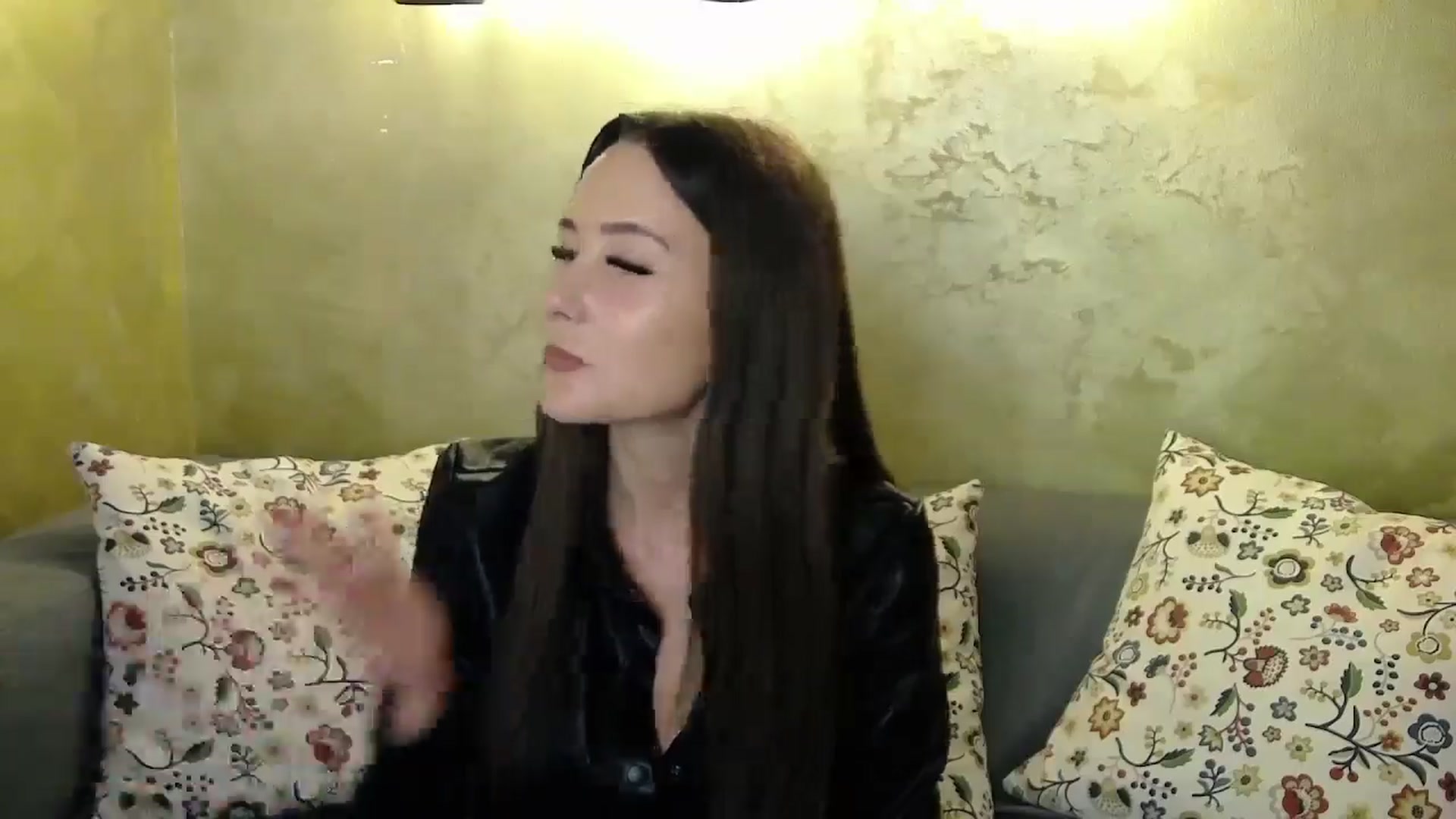 Gallery image thumbnail from Radiance's myfreecams stream on, 10/14/2024, 19:26 image 8 of 20