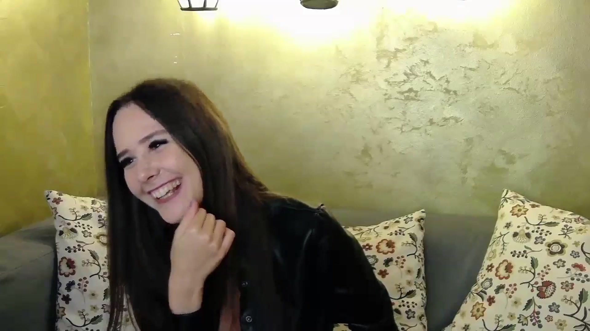 Gallery image thumbnail from Radiance's myfreecams stream on, 10/14/2024, 19:26 image 2 of 20