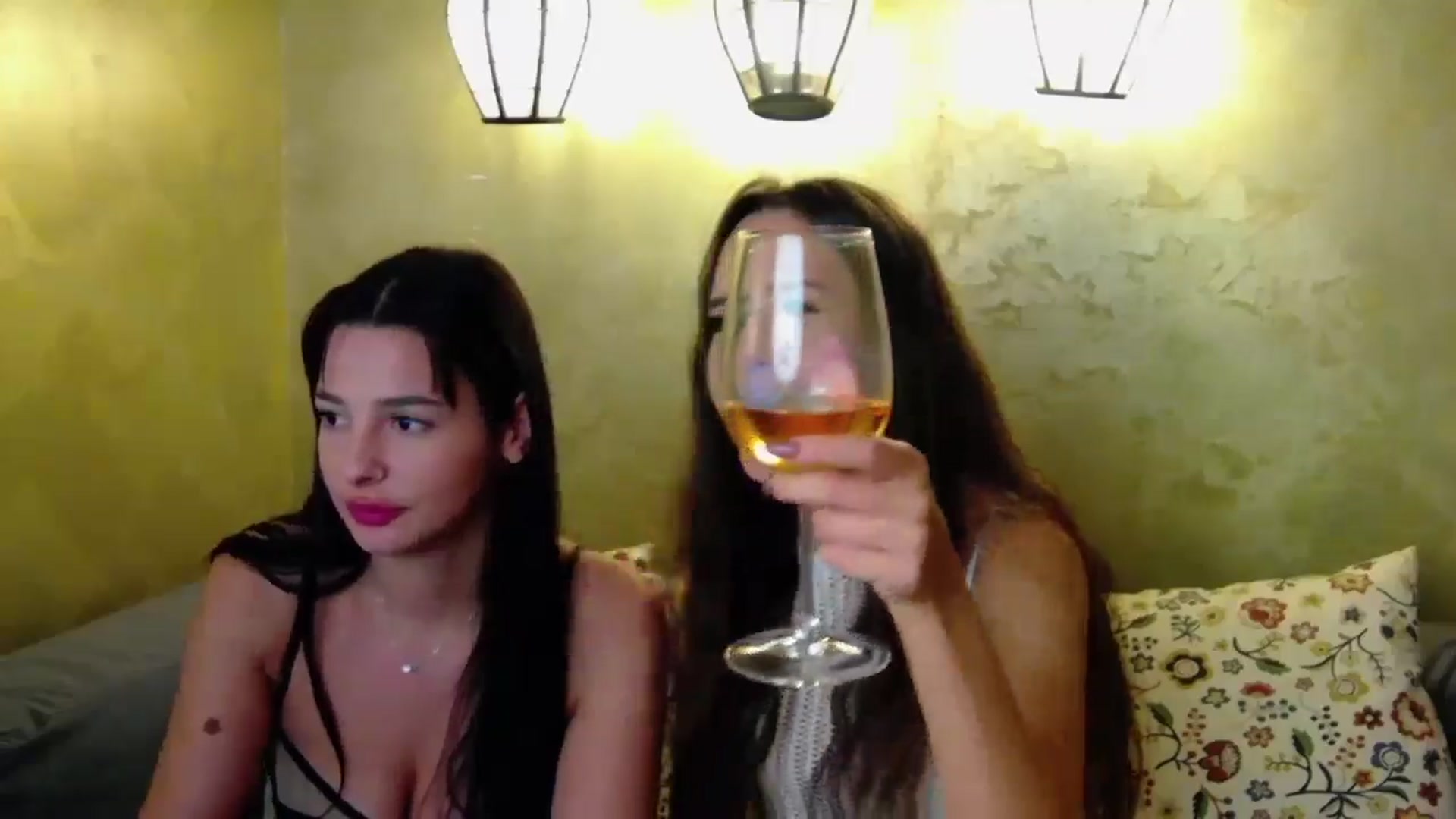 Gallery image thumbnail from Radiance's myfreecams stream on, 10/15/2024, 19:44 image 4 of 20