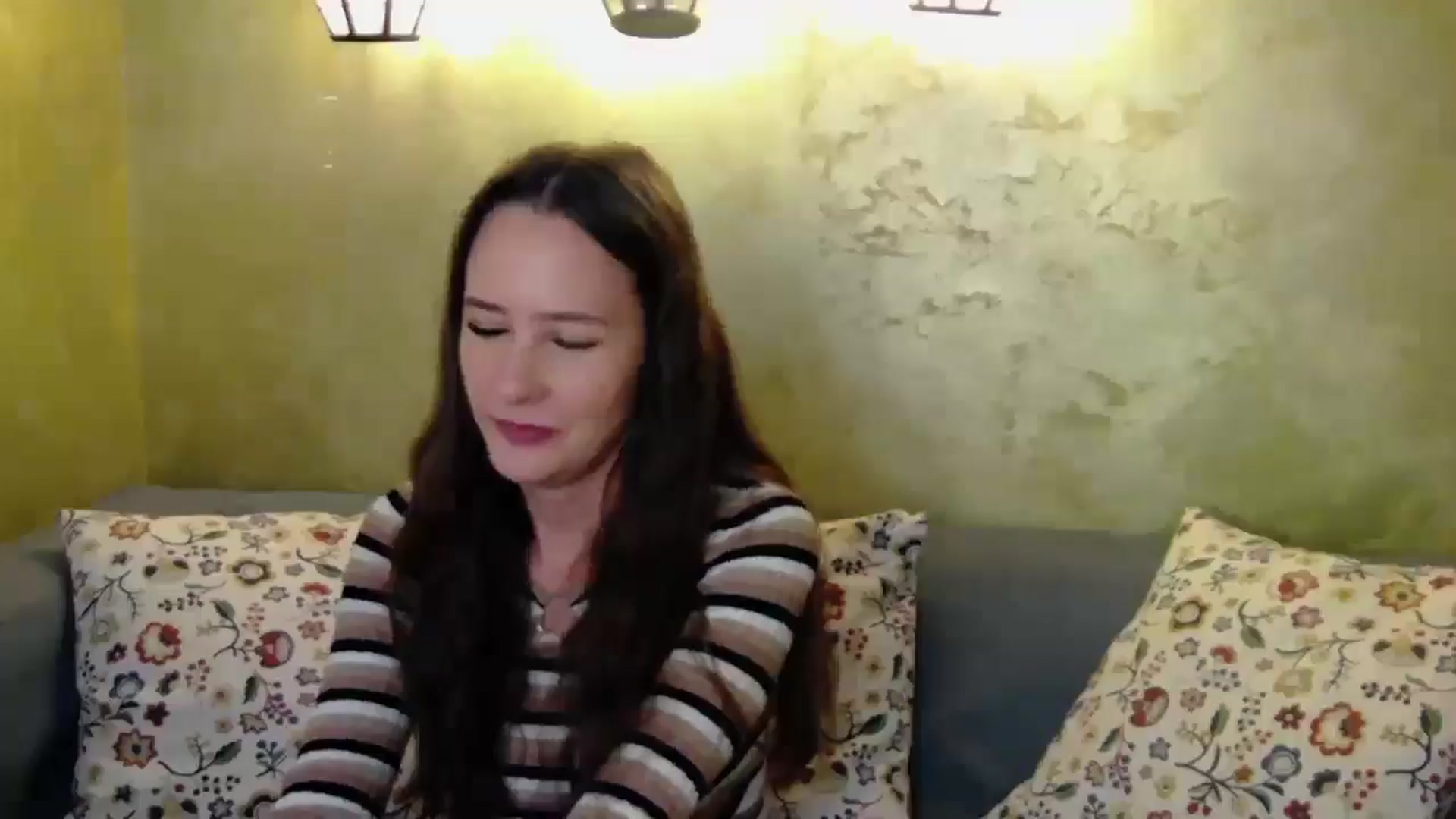 Gallery image thumbnail from Radiance's myfreecams stream on, 10/16/2024, 16:52 image 13 of 20