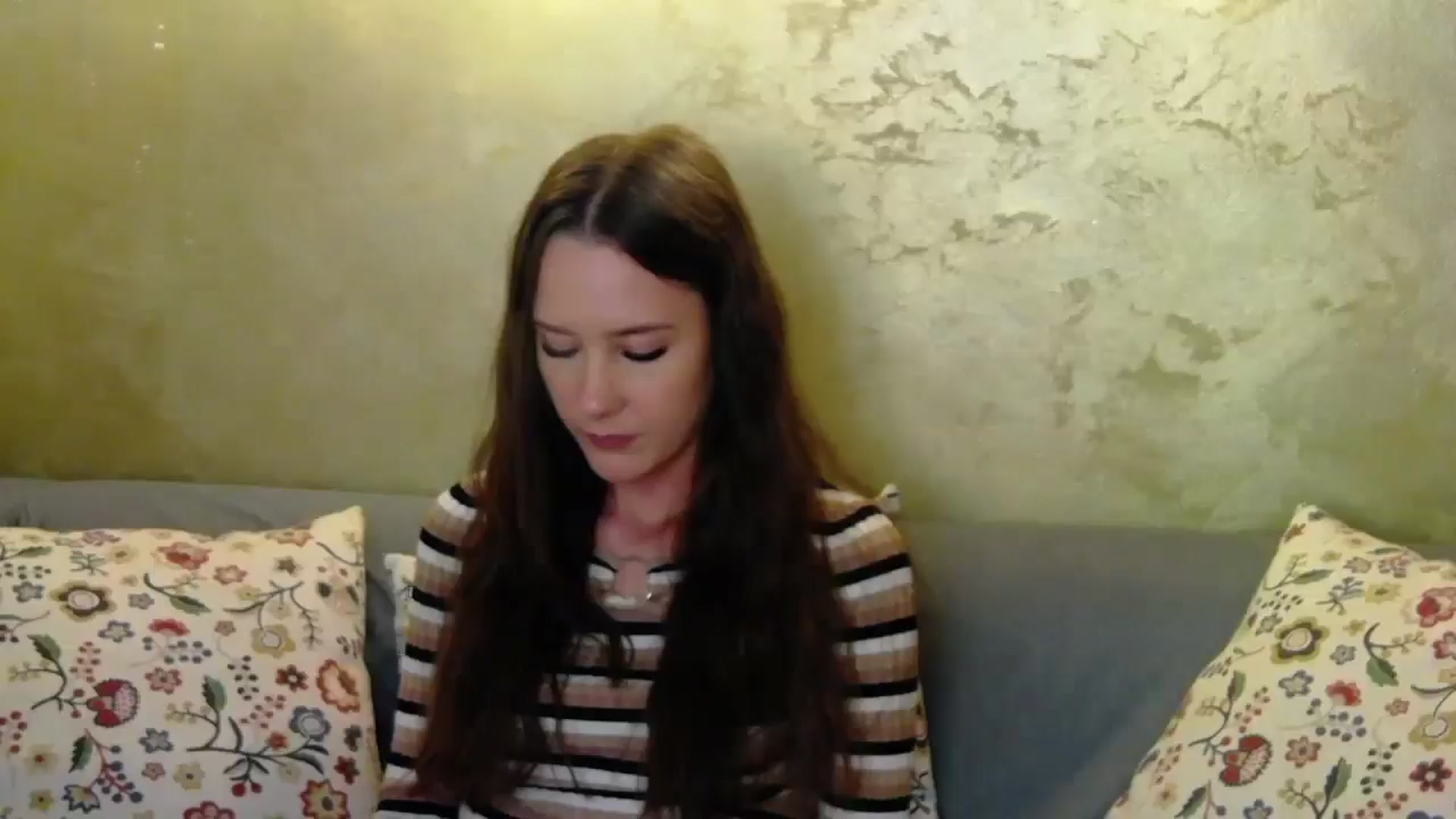 Gallery image thumbnail from Radiance's myfreecams stream on, 10/16/2024, 19:24 image 16 of 20