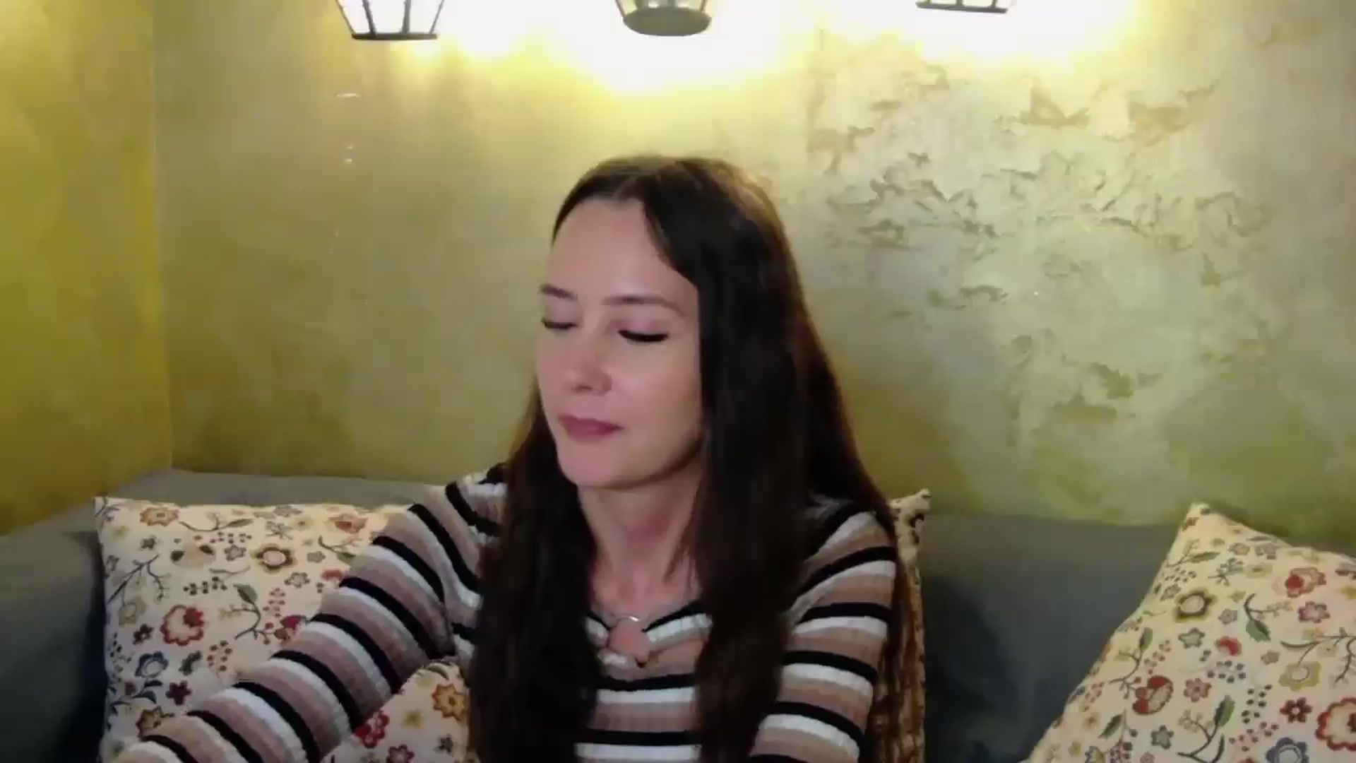 Gallery image thumbnail from Radiance's myfreecams stream on, 10/16/2024, 19:24 image 7 of 20