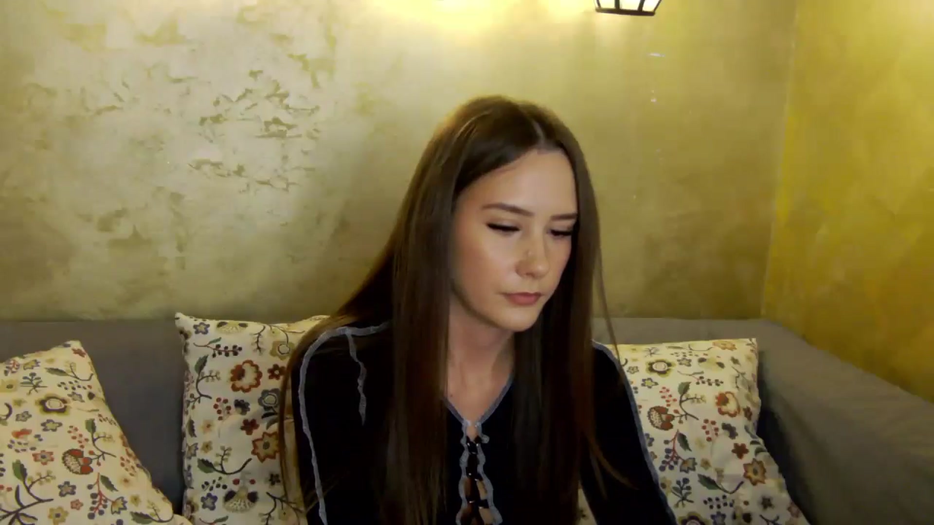Gallery image thumbnail from Radiance's myfreecams stream on, 10/17/2024, 14:17 image 7 of 20