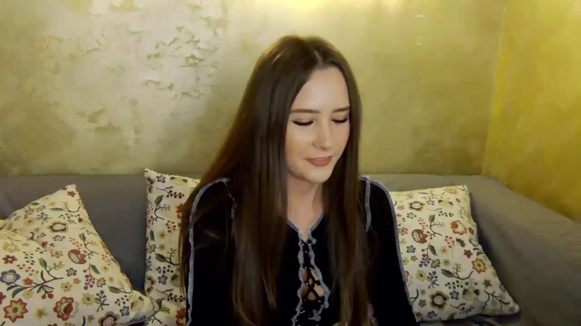 Gallery image thumbnail from Radiance's myfreecams stream on, 10/17/2024, 17:10 image 1 of 20