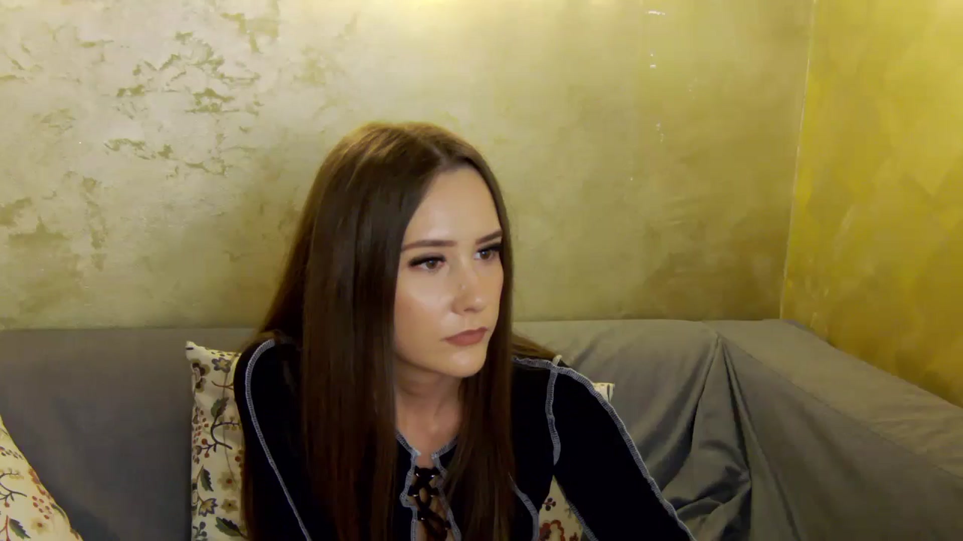 Gallery image thumbnail from Radiance's myfreecams stream on, 10/17/2024, 18:47 image 13 of 20
