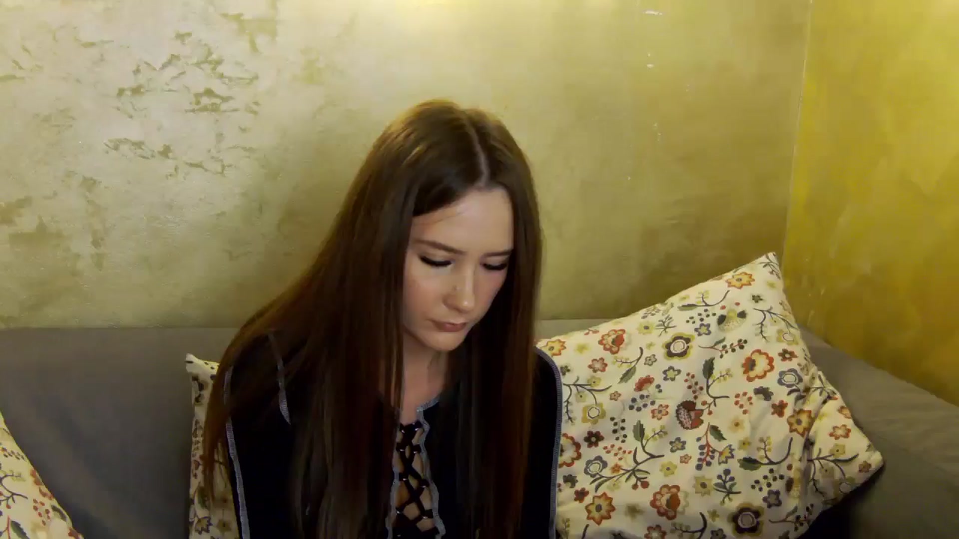 Gallery image thumbnail from Radiance's myfreecams stream on, 10/17/2024, 18:47 image 19 of 20