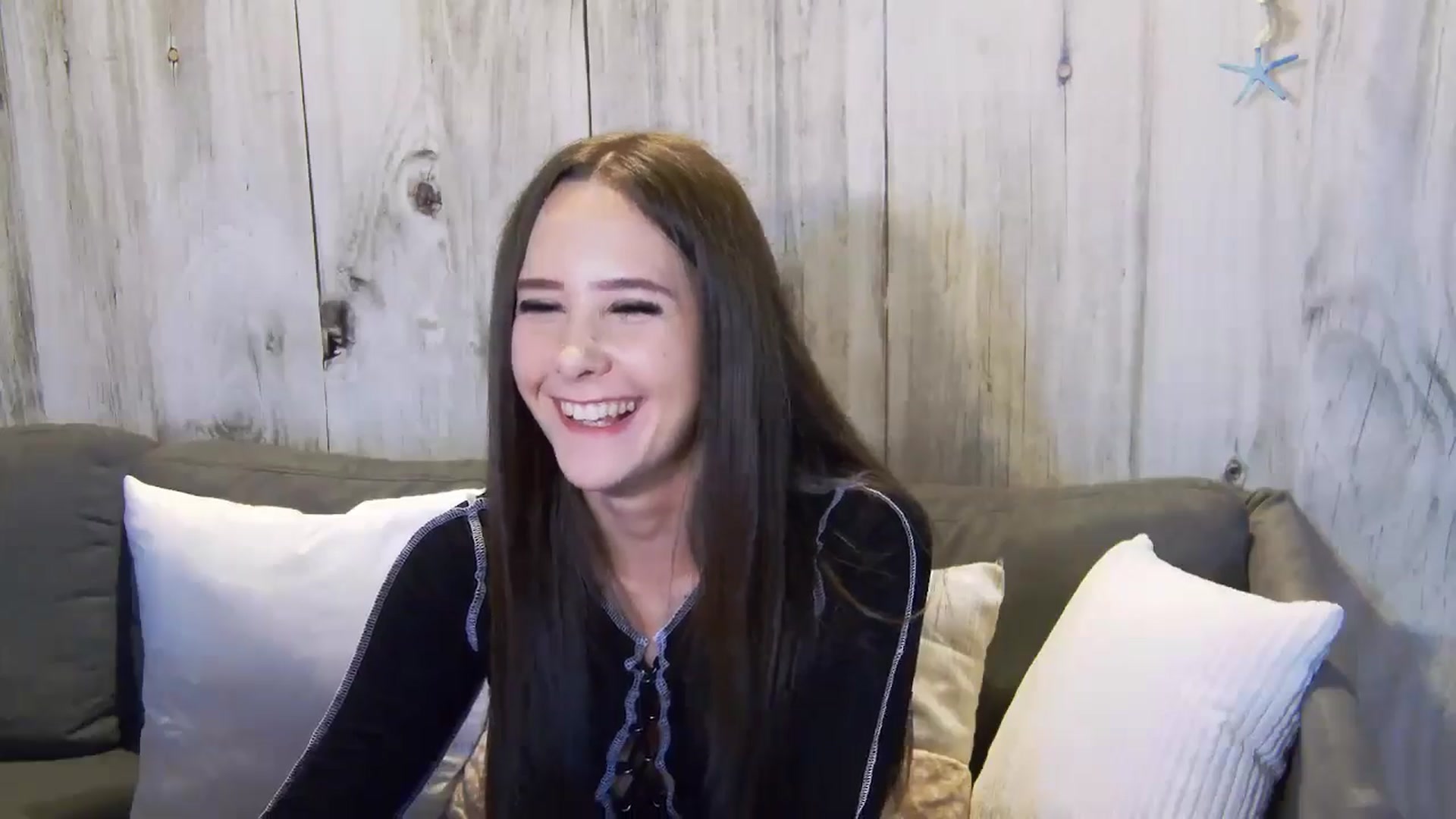Gallery image thumbnail from Radiance's myfreecams stream on, 10/22/2024, 14:22 image 16 of 20