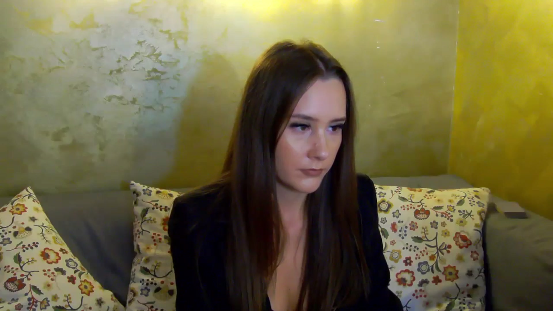 Gallery image thumbnail from Radiance's myfreecams stream on, 10/23/2024, 17:31 image 18 of 20