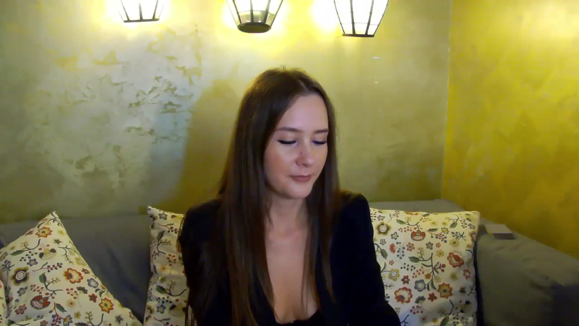Gallery image thumbnail from Radiance's myfreecams stream on, 10/23/2024, 17:31 image 7 of 20
